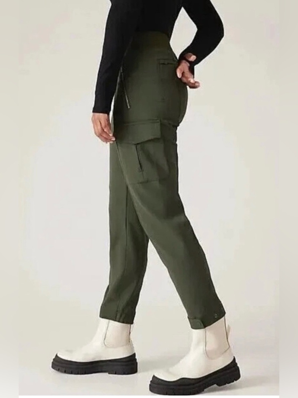 Athleta Endless High Rise Cargo  Pants in Aspen Olive Size 6 - Picture 2 of 15